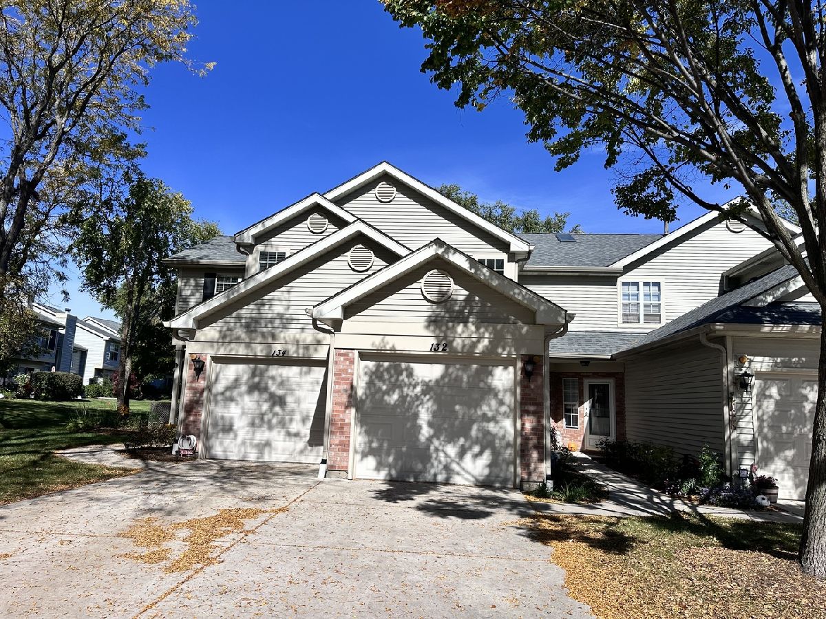 Townhomes & Condos For Sale Greens Of Glendale Lakes Glendale Heights Illinois, 132 Golfview Drive