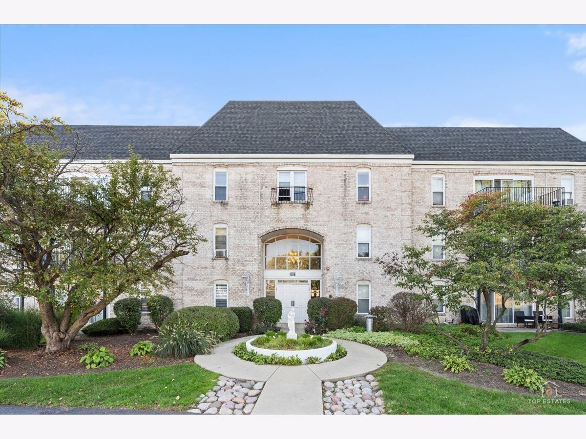  For Sale Rolling Meadows Illinois, 5001 Carriageway Drive