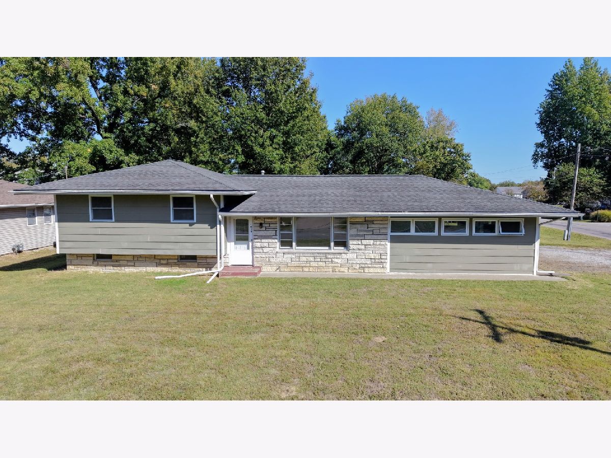  For Sale Carbondale Illinois, 1017 Giant City Road