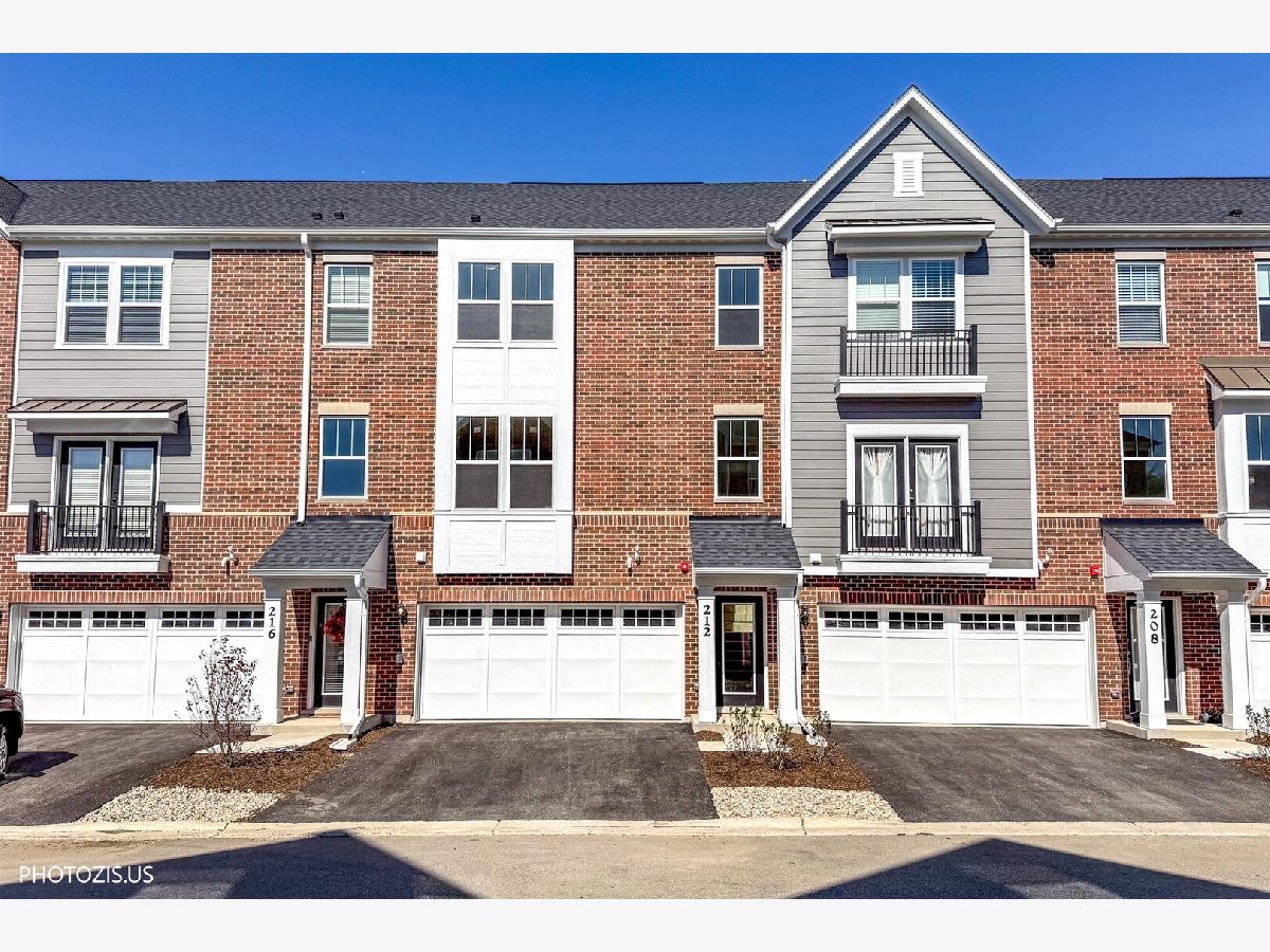 Condos & Townhomes For Sale Wise Commons Schaumburg Illinois, 212 Mountain Interval Road