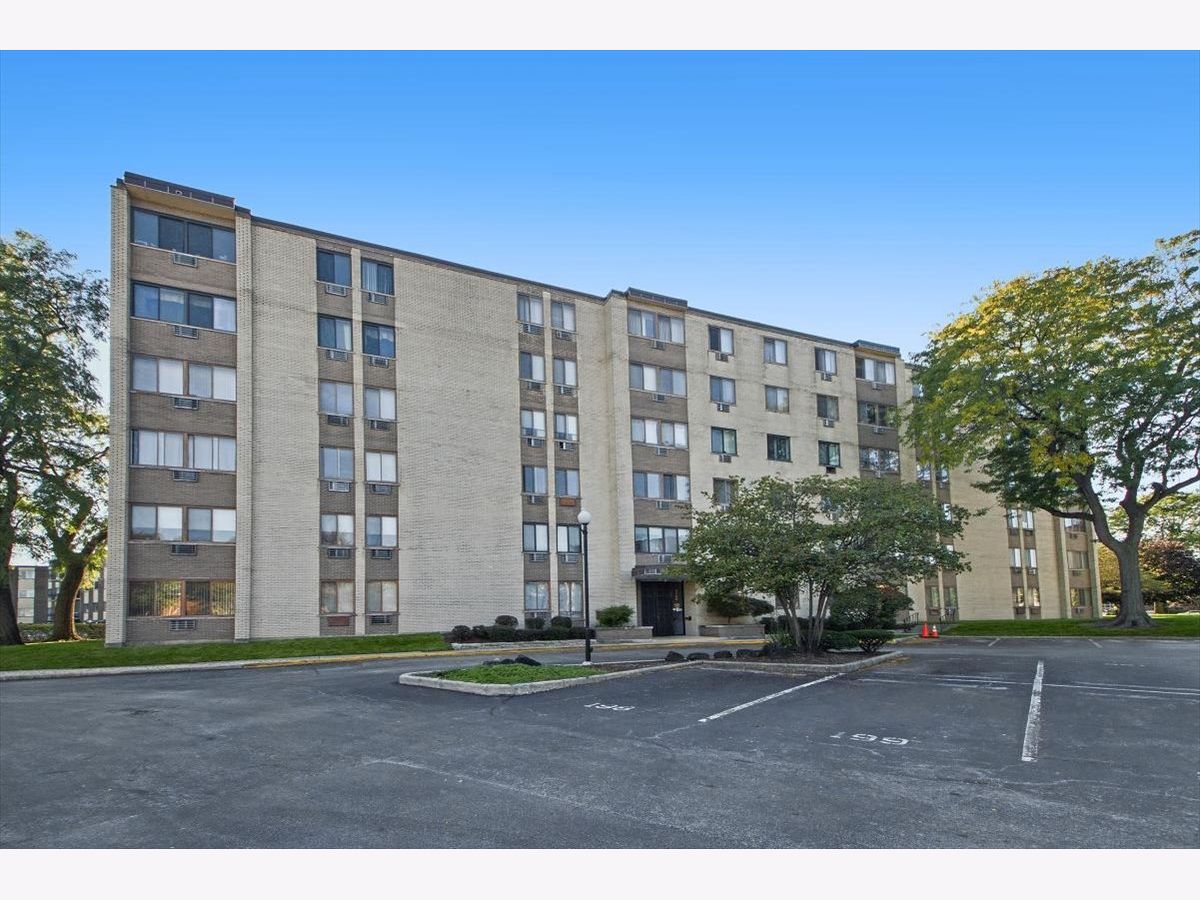 Condominiums For Sale Shibui Oak Lawn Illinois, 9740 Pulaski Road