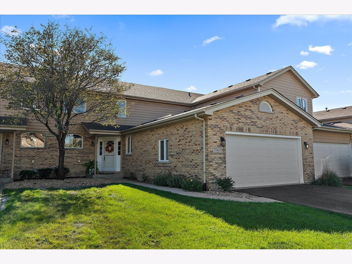 Homes & Townhomes & Condos For Sale Brookside Glen Tinley Park Illinois, 7947 Richardson Lane