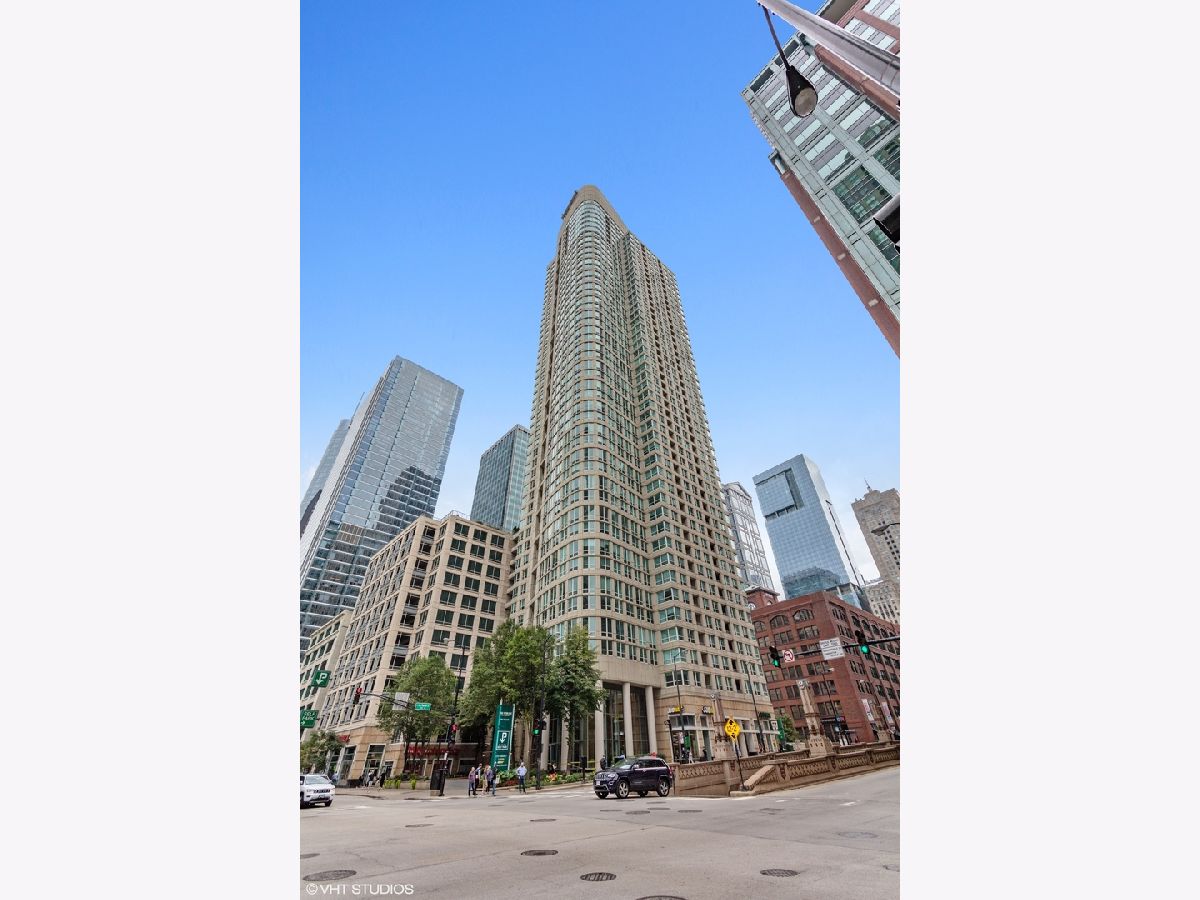 Condominiums For Rent Sterling Chicago Illinois, 345 Lasalle