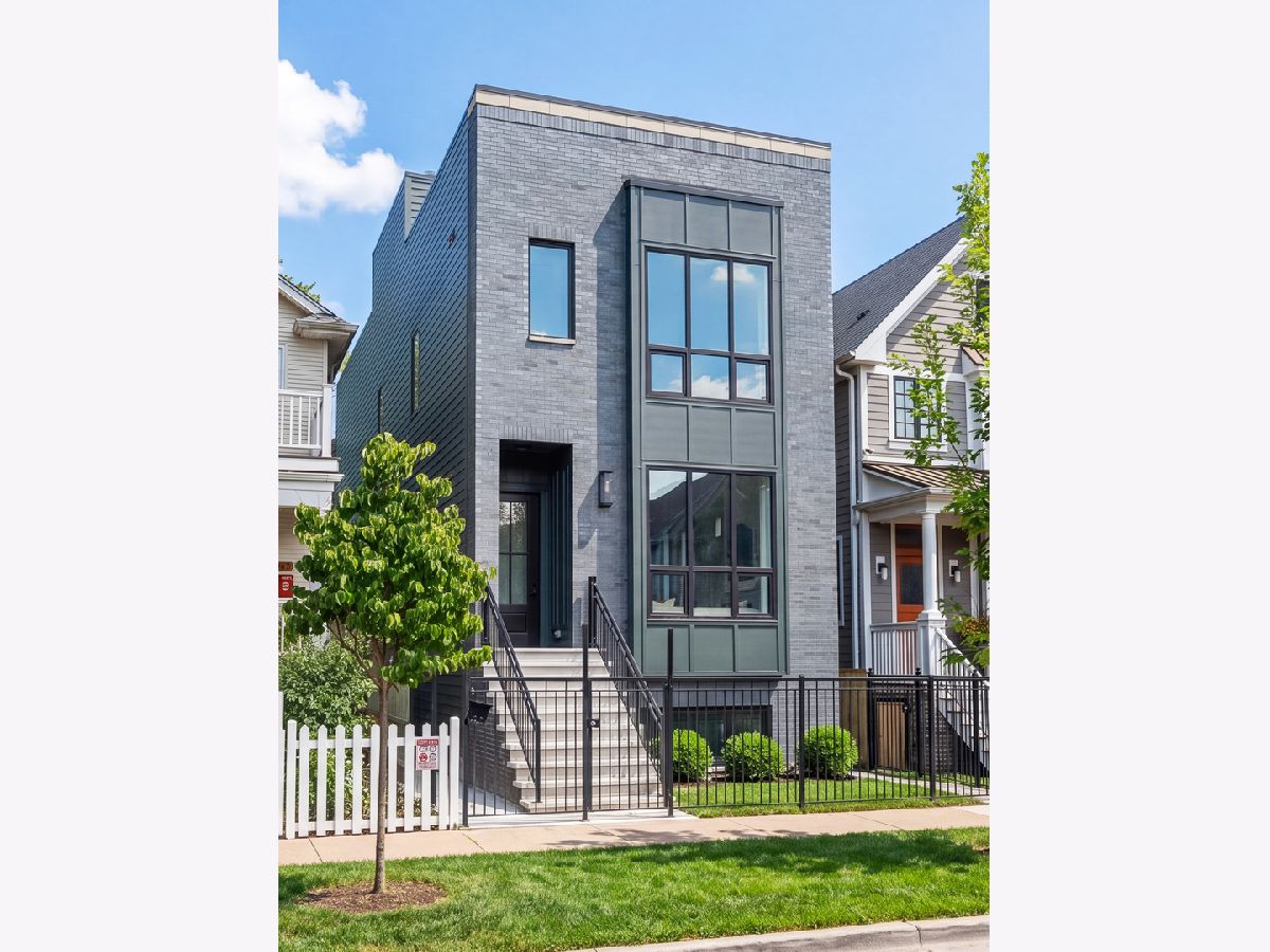  For Sale Chicago Illinois, 3041 Leavitt Street