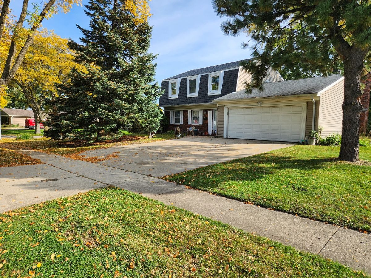 Homes For Sale Sheffield Park Schaumburg Illinois, 25 Emerson Drive