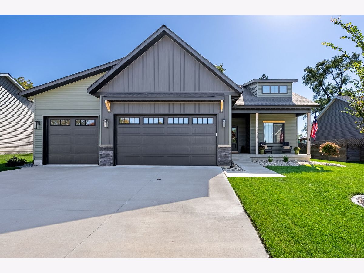  For Sale Davenport Iowa, 4915 Willow Circle