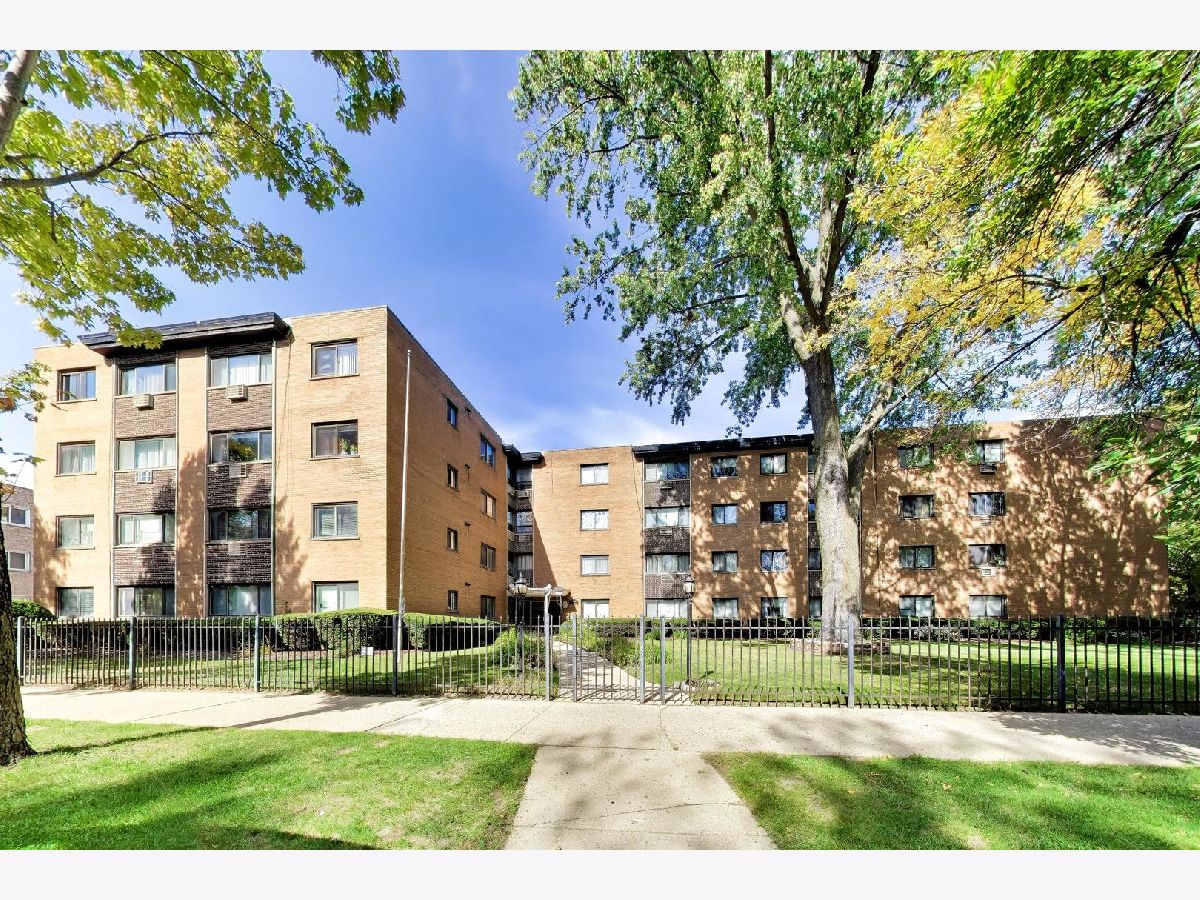  For Sale Chicago Illinois, 1600 Greenleaf Avenue