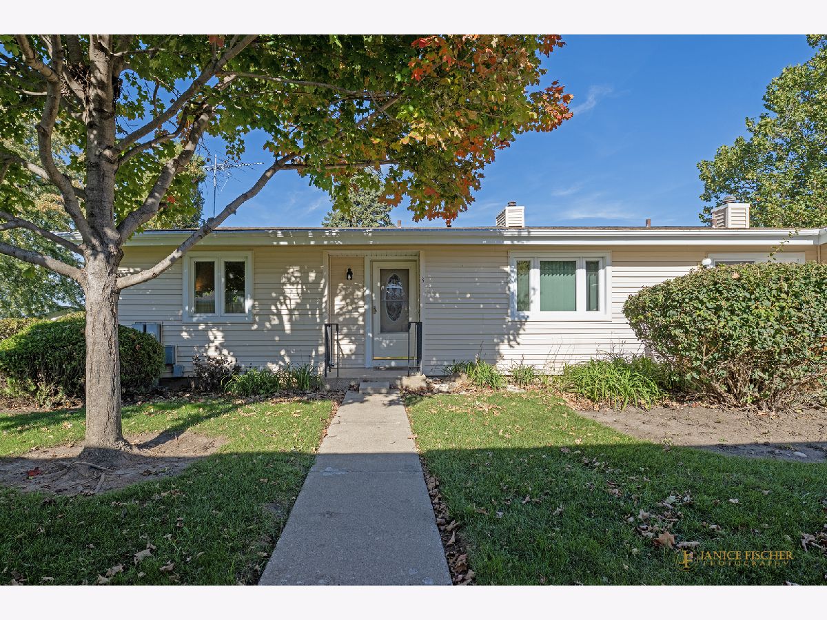  For Sale Mchenry Illinois, 819 Wiltshire Drive