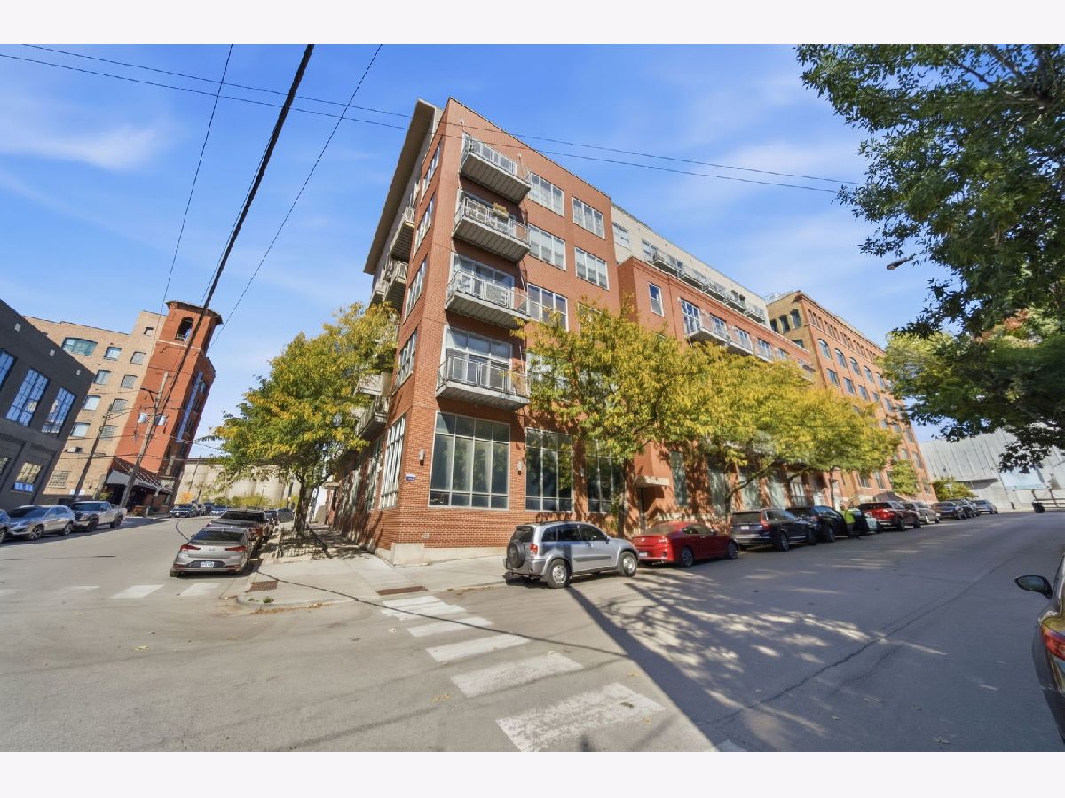 Condominiums For Rent Peoria Row Of River West Chicago Illinois, 824 Superior