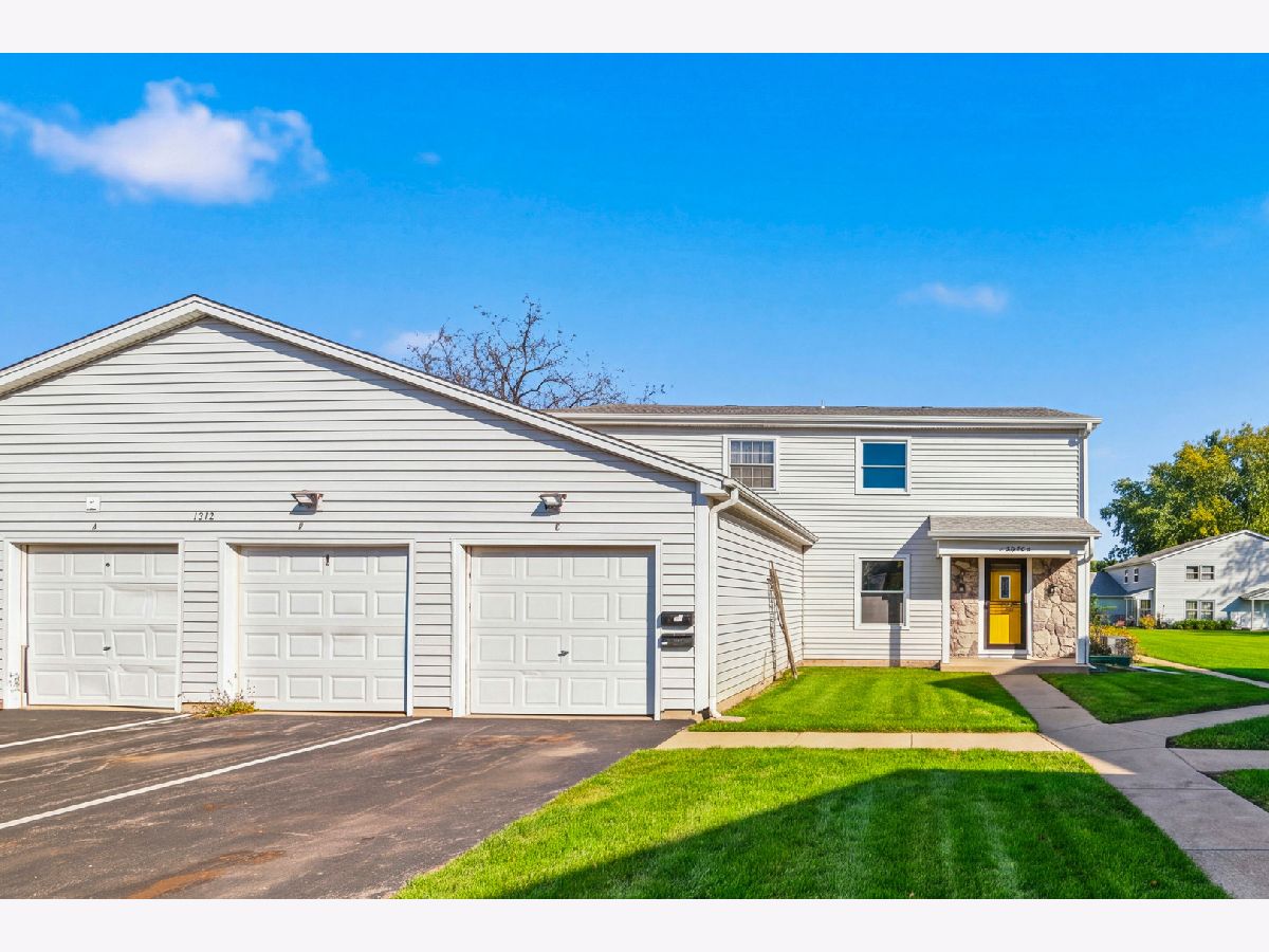  For Sale Aurora Illinois, 1312 Glen Circle
