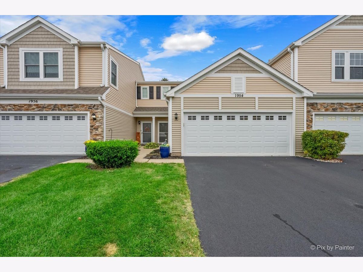  For Sale Carpentersville Illinois, 1954 Cobblestone Drive