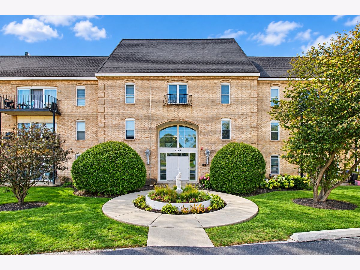  For Sale Rolling Meadows Illinois, 5201 Carriageway Drive