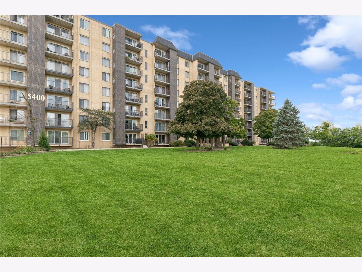  For Sale Downers Grove Illinois, 5400 Walnut Avenue