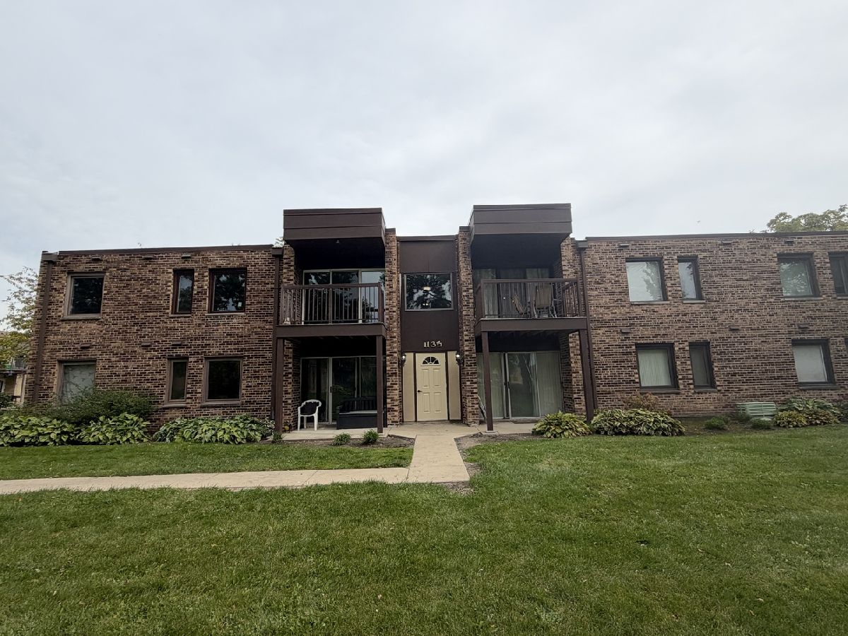 Condominiums For Sale Pleasant Run Wheeling Illinois, 1135 Pleasant Run Drive