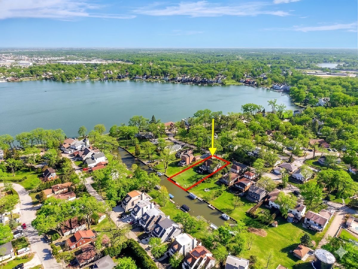  For Sale Mundelein Illinois, 26811 Oakdale Lane
