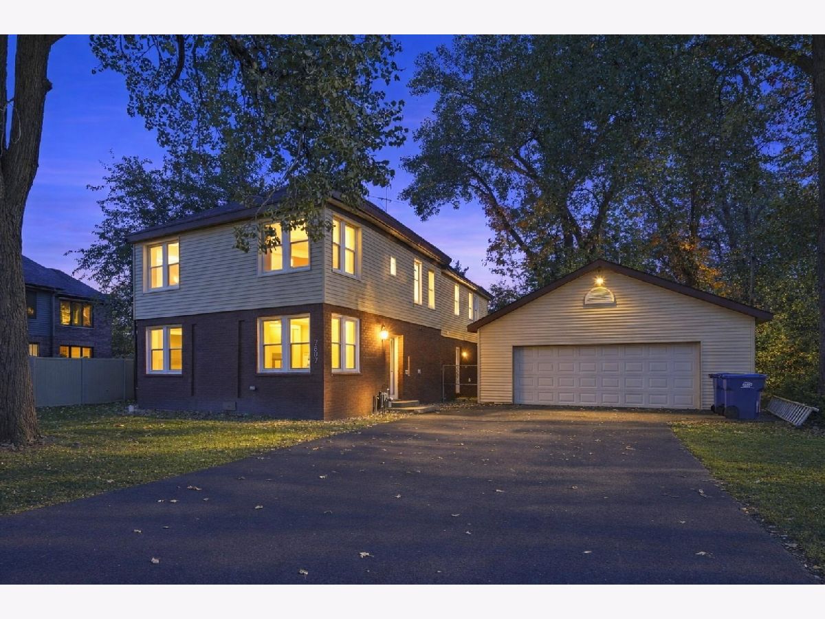  For Sale Hickory Hills Illinois, 7807 92nd Street