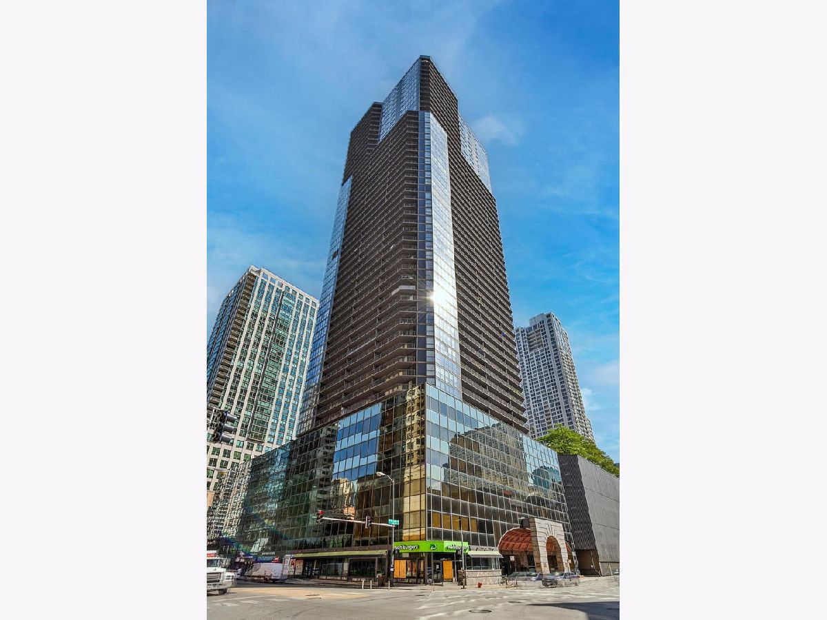 Condominiums For Sale Ontario Place Chicago Illinois, 10 Ontario Street