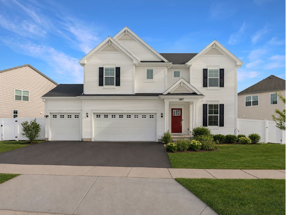  For Sale South Elgin Illinois, 387 Pointe Avenue