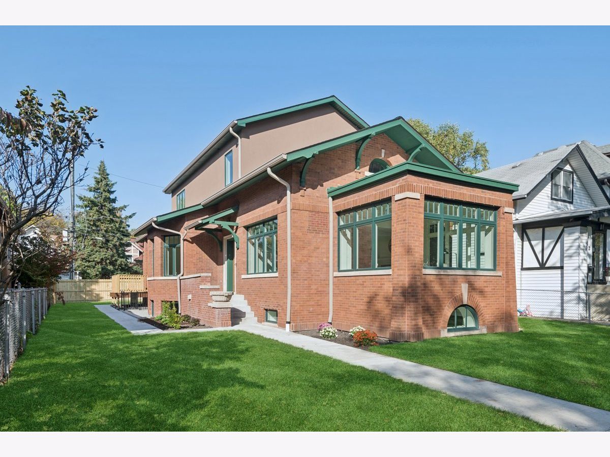  For Sale Chicago Illinois, 2616 Sunnyside Avenue