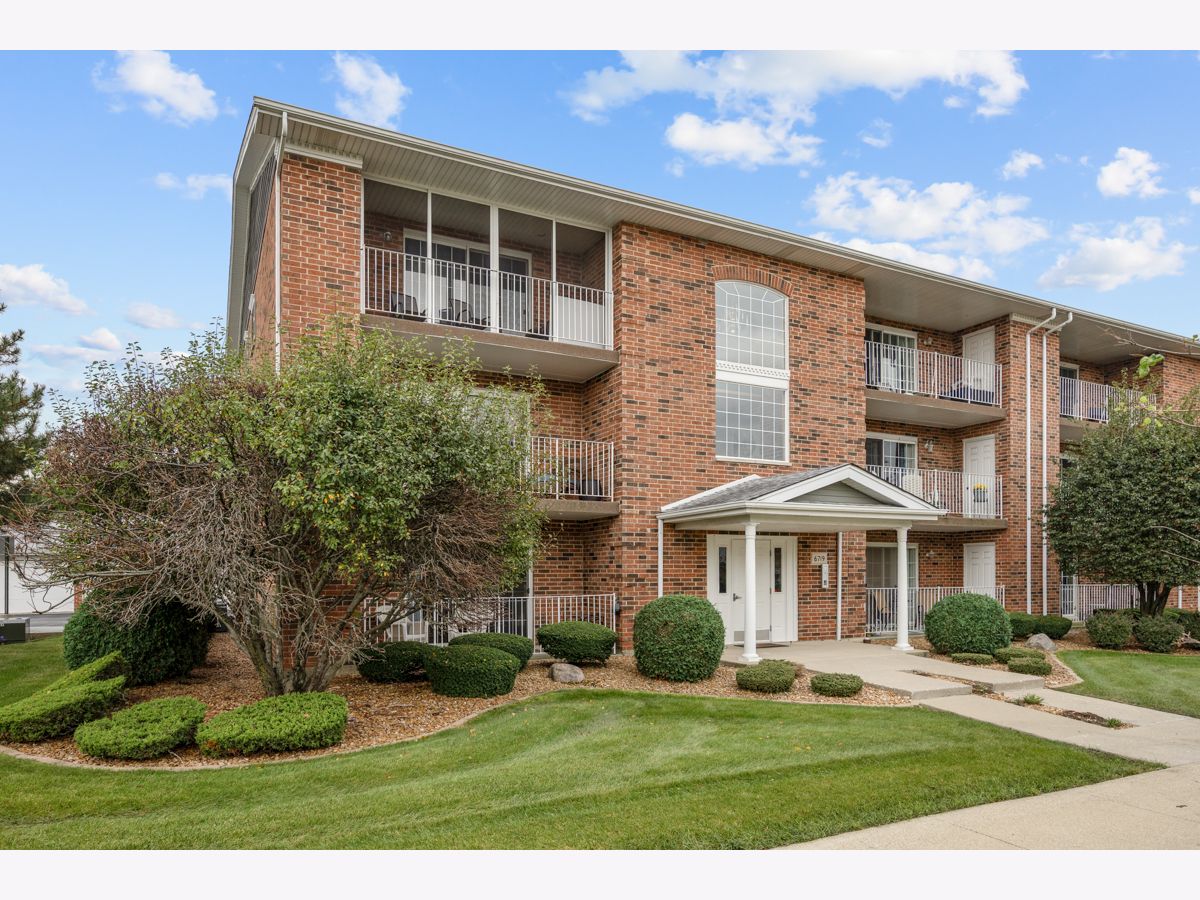 Townhomes & Condos For Sale Eagles Nest Tinley Park Illinois, 6719 White Tail Lane