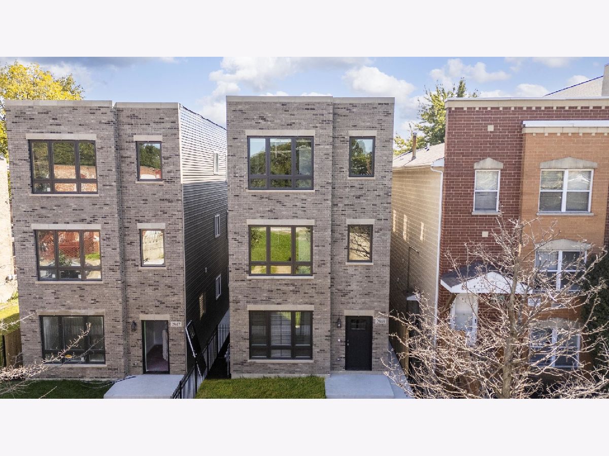  For Sale Chicago Illinois, 2949 Wilcox Street