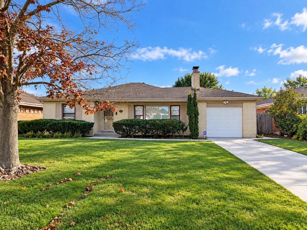 Homes & Condominiums For Sale Edgebrook Chicago Illinois, 5858 Louise Avenue