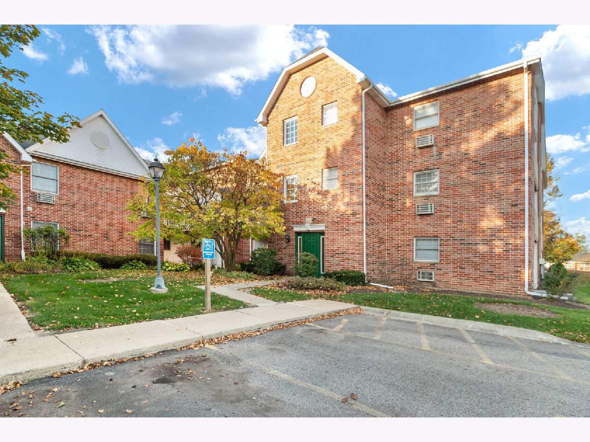  For Sale Woodstock Illinois, 551 Leah Lane