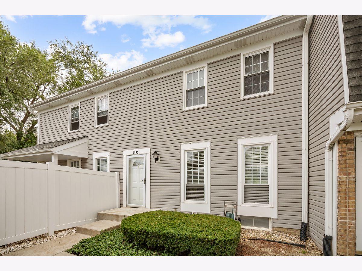  For Sale Roselle Illinois, 1392 Carriage Way