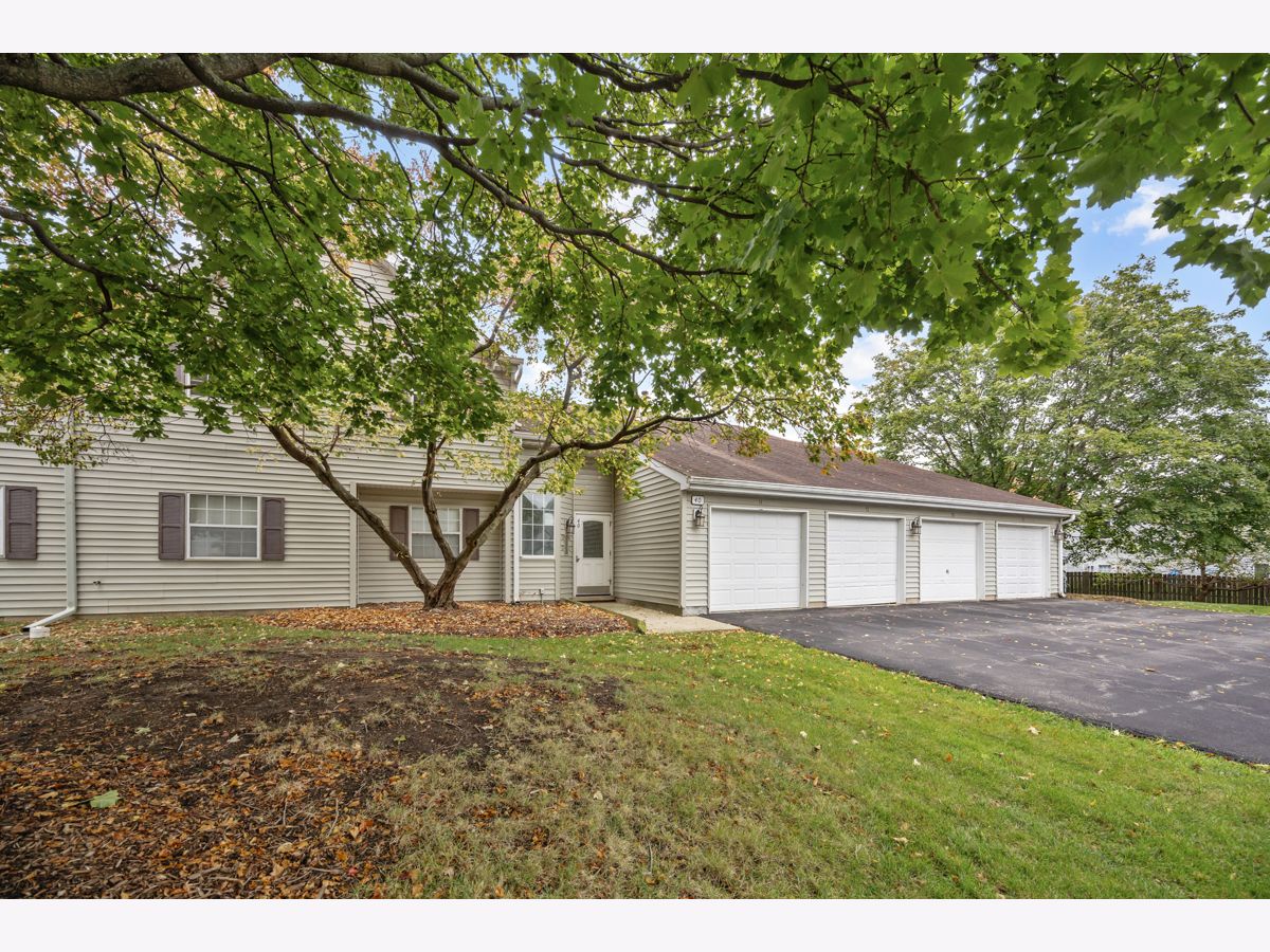  For Rent Streamwood Illinois, 40 Victoria