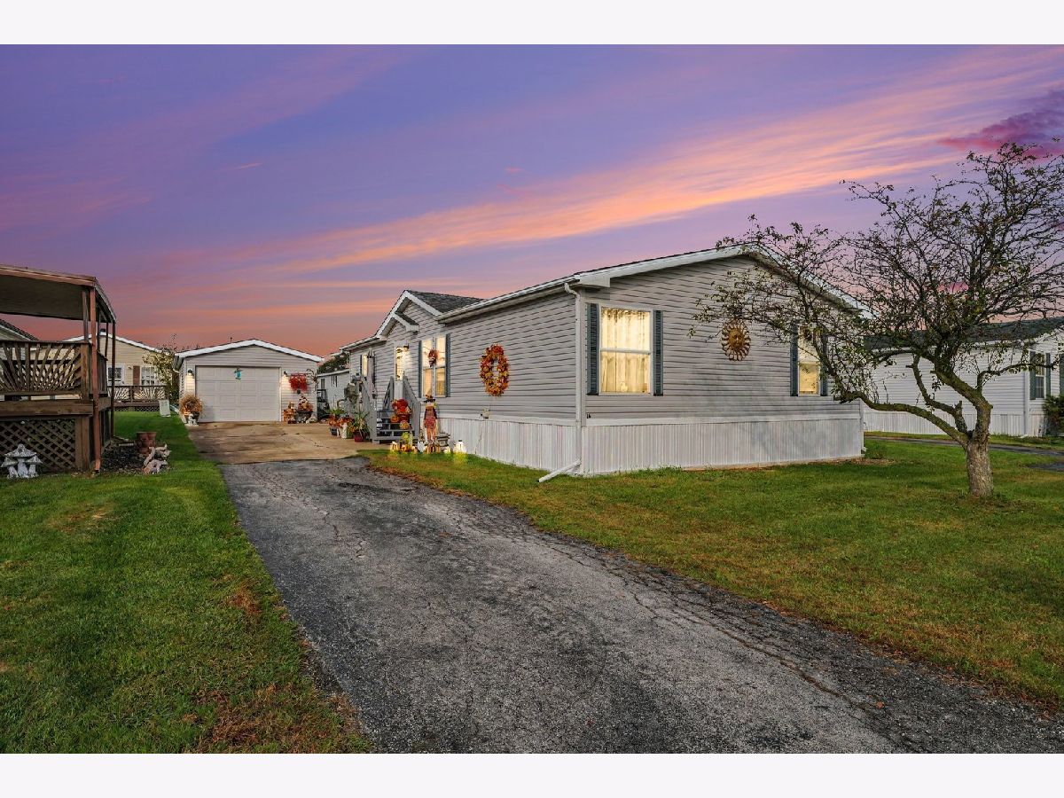  For Sale Beecher Illinois, 16 Swallow Lane