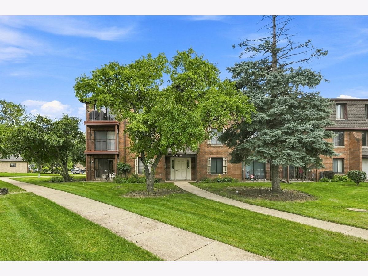  For Sale Addison Illinois, 700 Briar Hill Lane