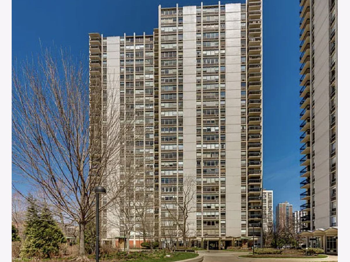 Condos & Townhomes For Rent Sandburg Village Chicago Illinois, 1360 Sandburg