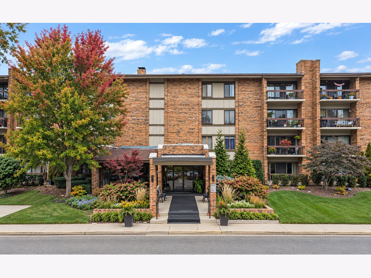  For Sale Willowbrook Illinois, 201 Lake Hinsdale Drive