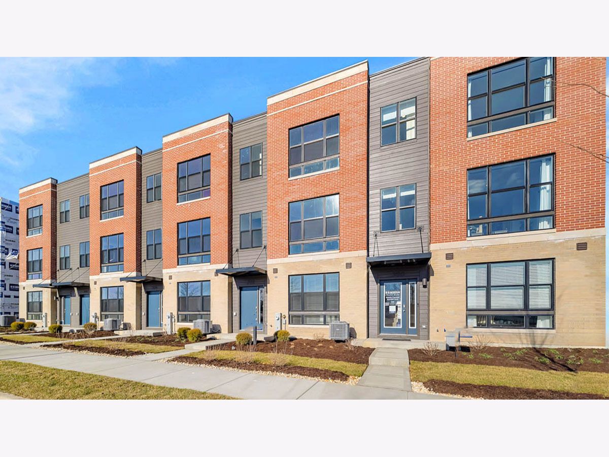 Condos & Townhomes For Sale The Summit At Yorktown Lombard Illinois, 378 Summit Circle
