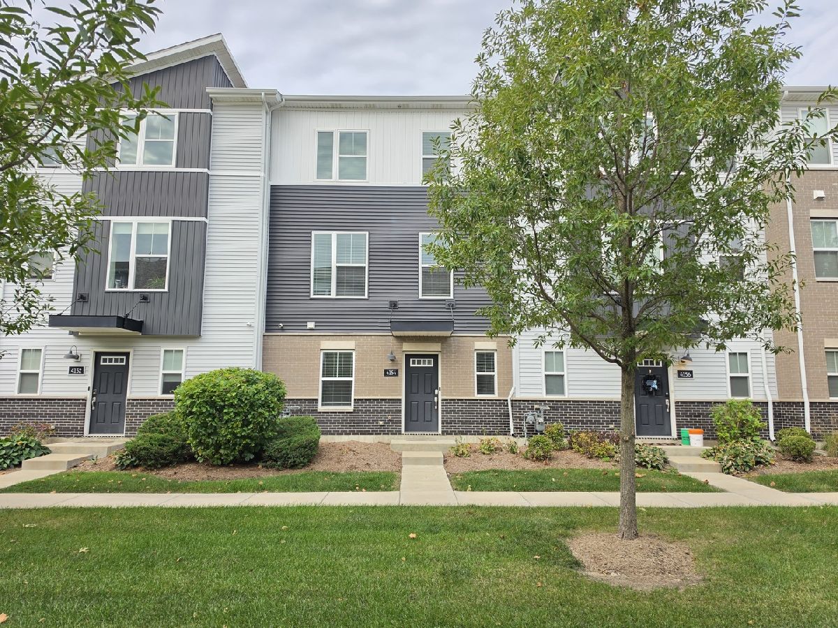 Condos & Townhomes Rented Gramercy Square Aurora Illinois, 4154 Irving