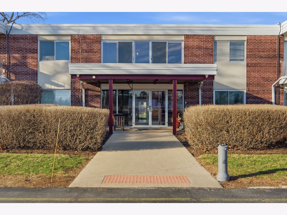  For Sale Wheeling Illinois, 100 Deborah Lane