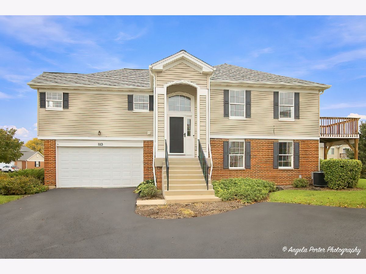 Homes & Townhomes & Condos For Sale Legend Lakes Mchenry Illinois, 613 Legend Lane