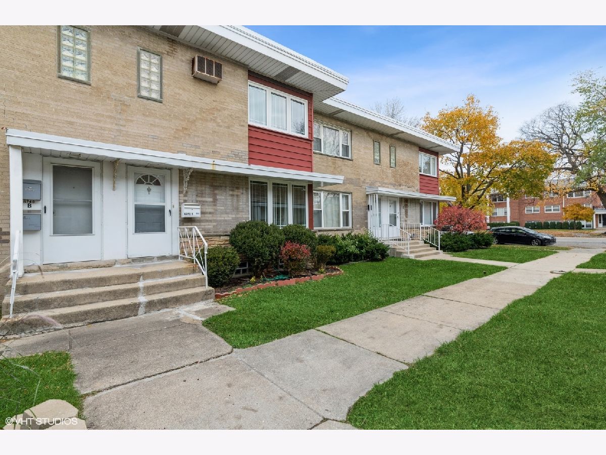Homes & Condos & Townhomes For Rent Sauganash Chicago Illinois, 6240 Cicero