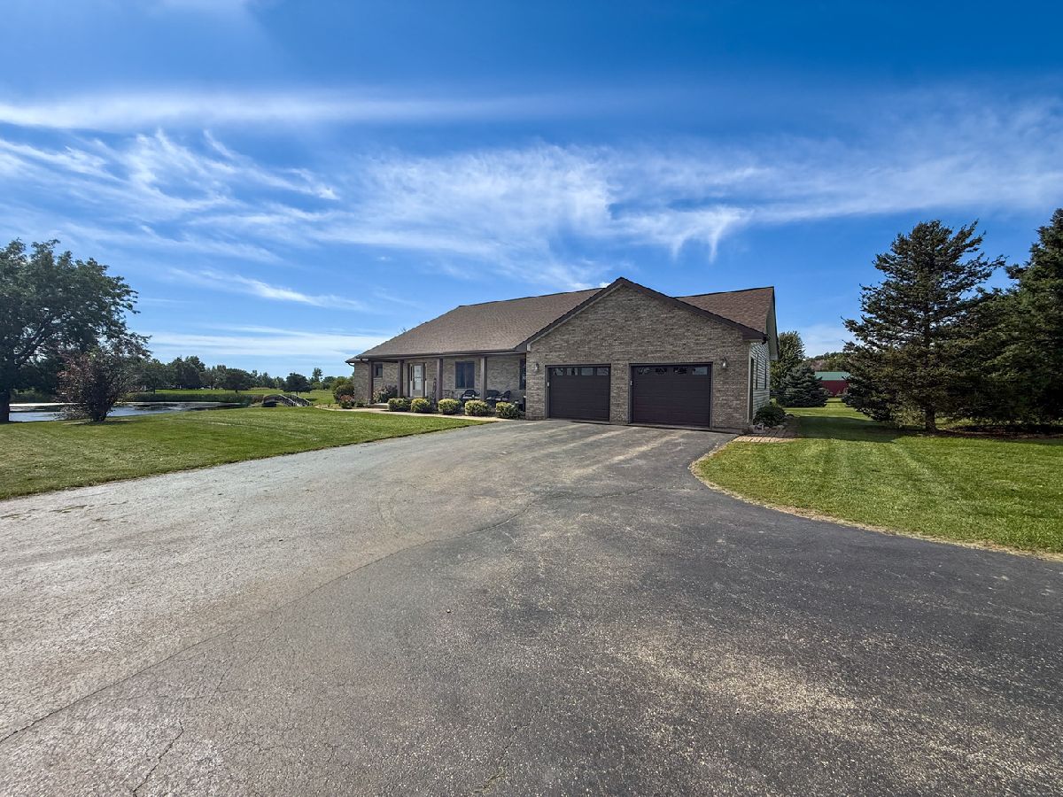  For Sale Lee Illinois, 1295 Locust Road