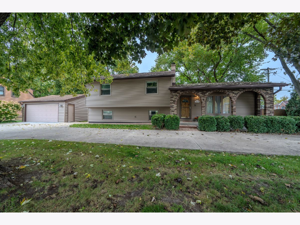  For Sale Downers Grove Illinois, 3900 Fairview Avenue
