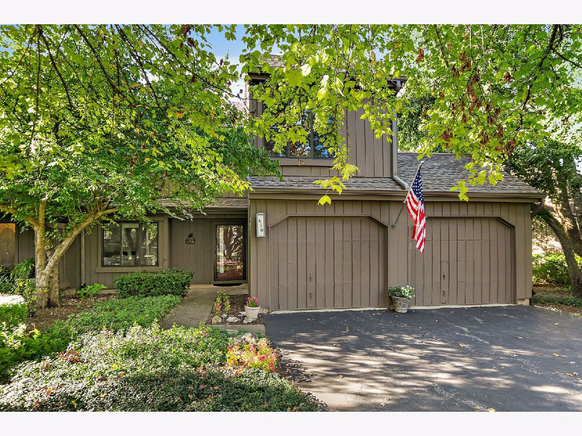  For Sale Lake Barrington Illinois, 600 Old Barn Road