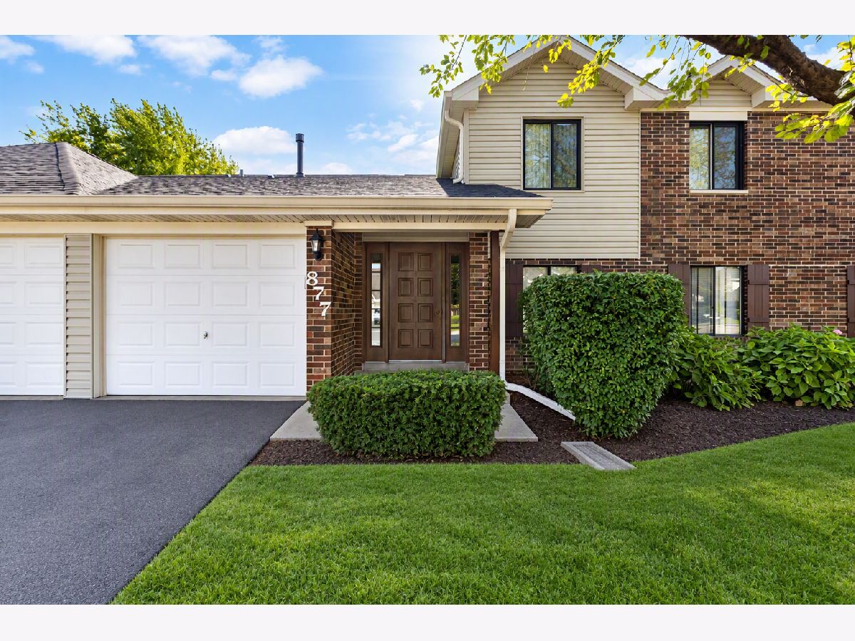  For Sale Roselle Illinois, 877 Cross Creek Drive