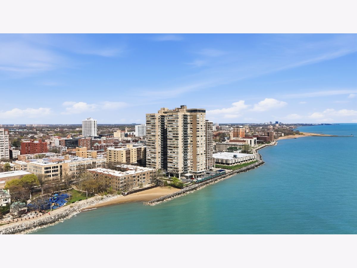  For Sale Chicago Illinois, 6301 Sheridan Road