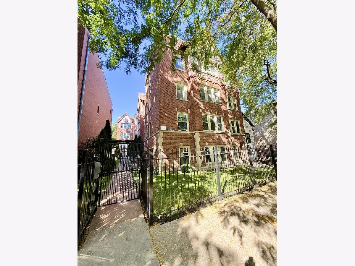  For Sale Chicago Illinois, 2922.5 Sacramento Avenue