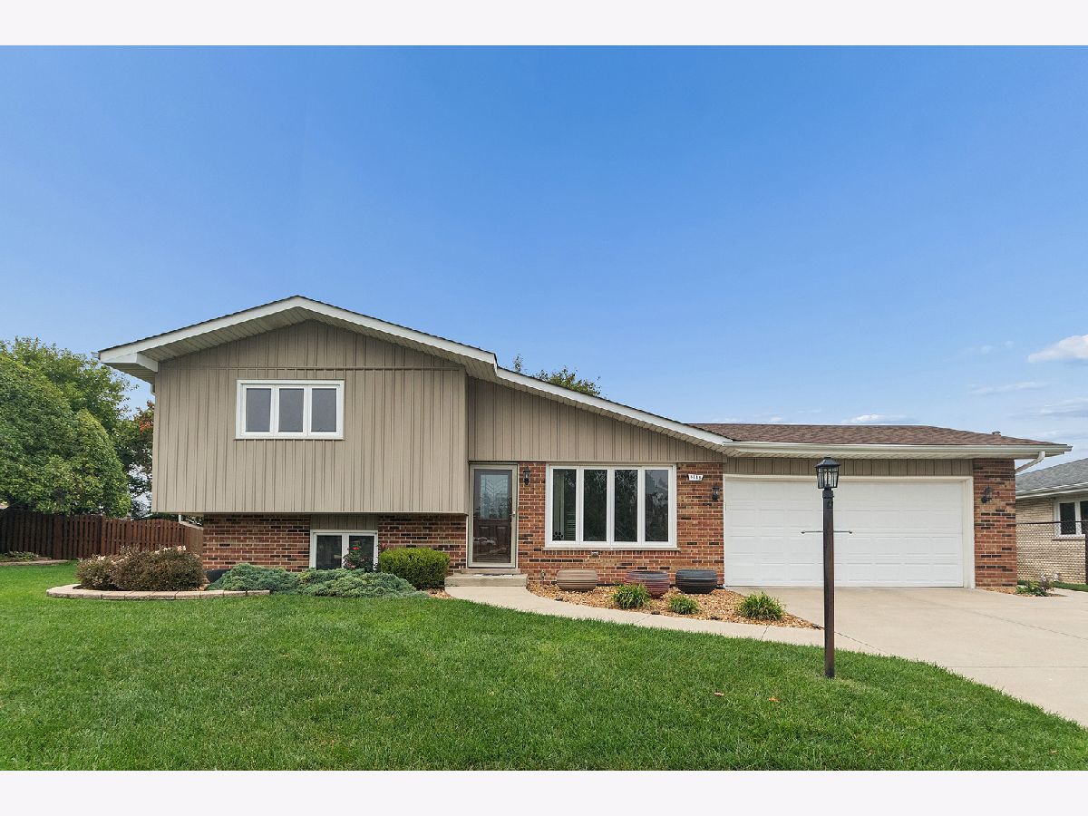  For Sale Oak Forest Illinois, 6148 La Grande Court