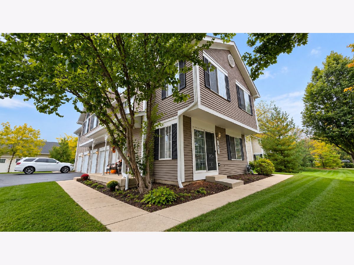  For Sale South Elgin Illinois, 1331 Lowell Drive