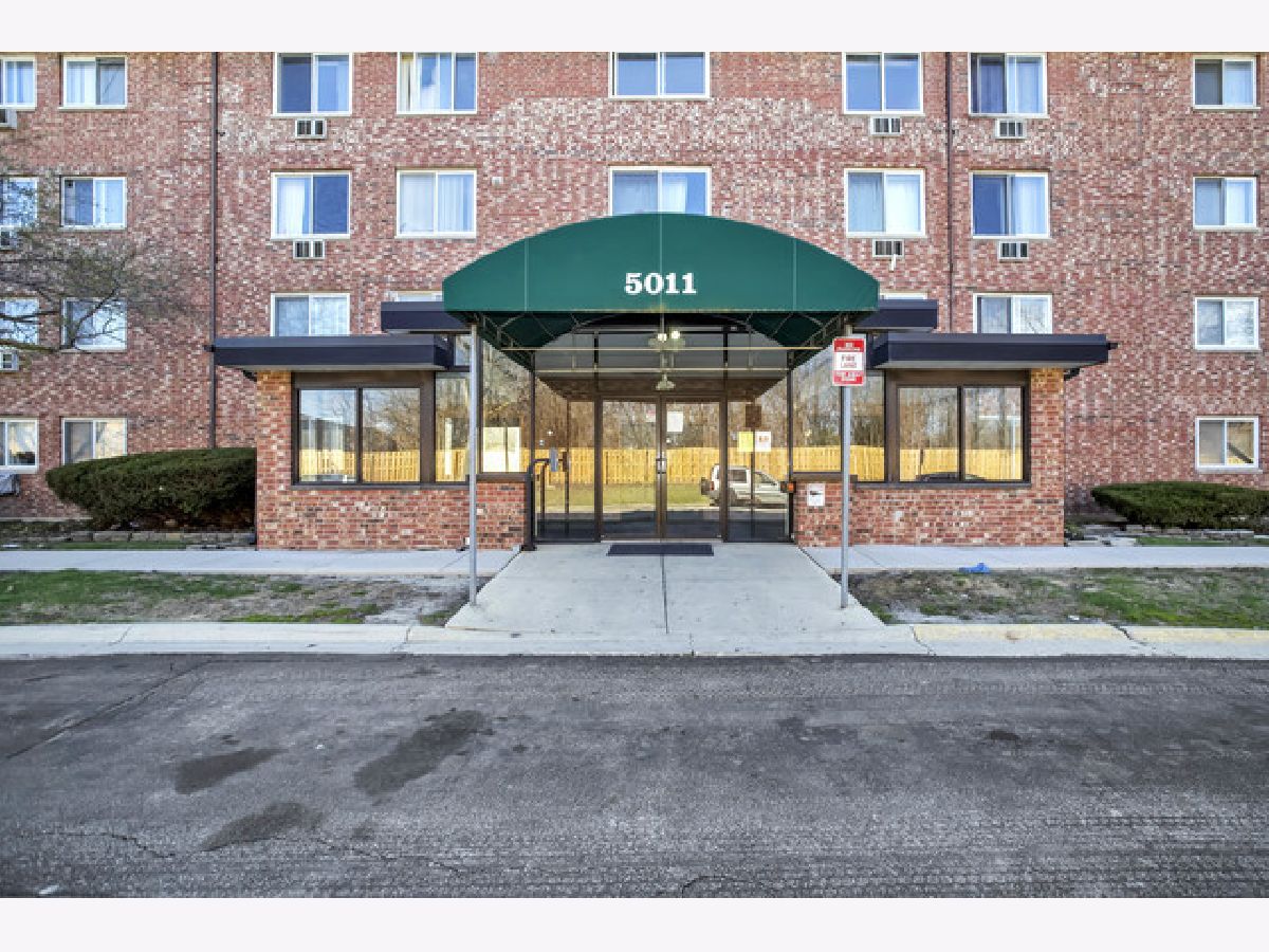 Condominiums For Rent Shannon Court Streamwood Illinois, 5011 Valley