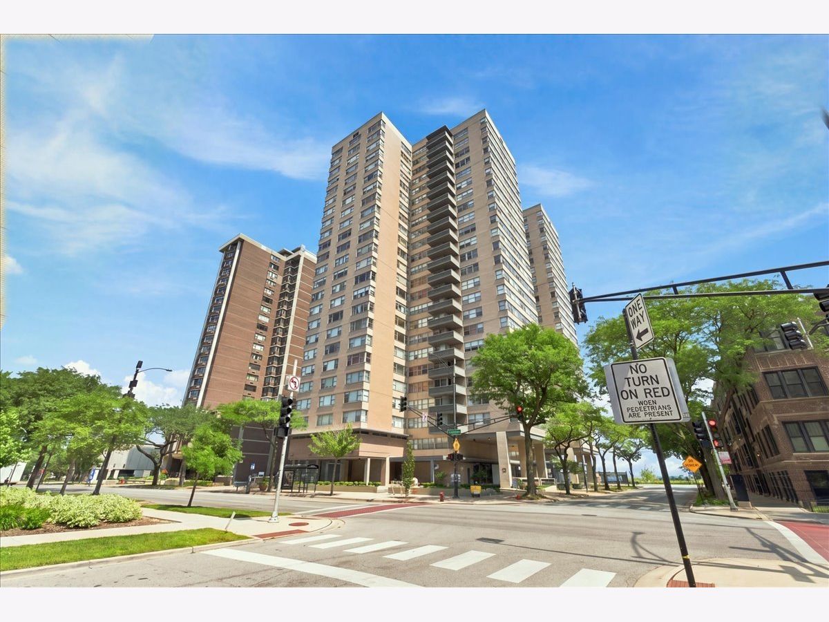  For Sale Chicago Illinois, 6301 Sheridan Road