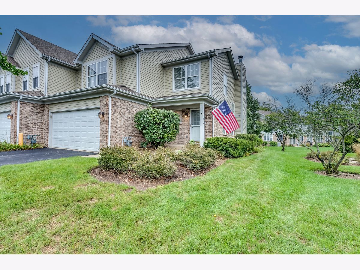  For Sale Roselle Illinois, 151 Sussex Court