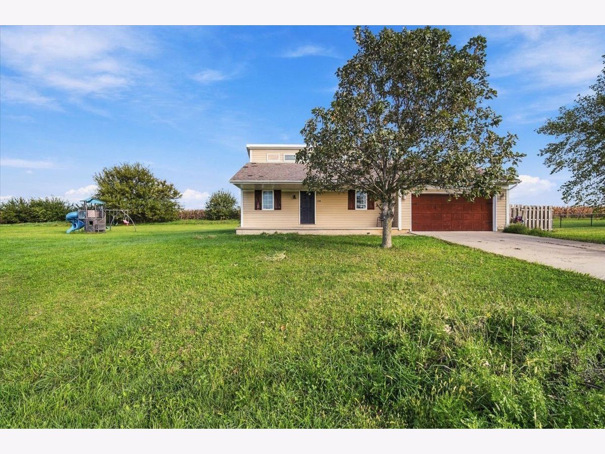  For Sale Carlock Illinois, 414 Travis Drive
